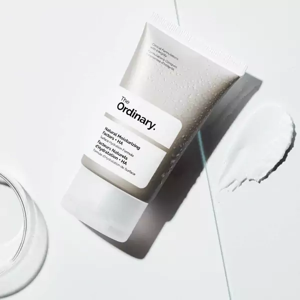 کرم آبرسان و مرطوب کننده فاکتور های طبیعی و هیالورونیک اسید اوردینری