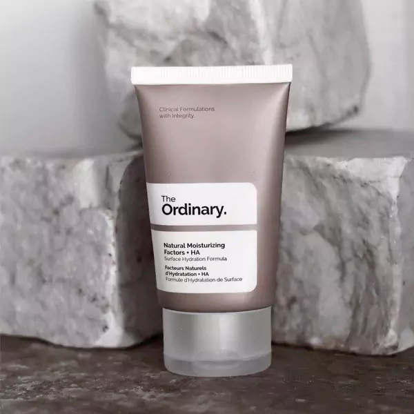 کرم آبرسان و مرطوب کننده فاکتور های طبیعی و هیالورونیک اسید اوردینری